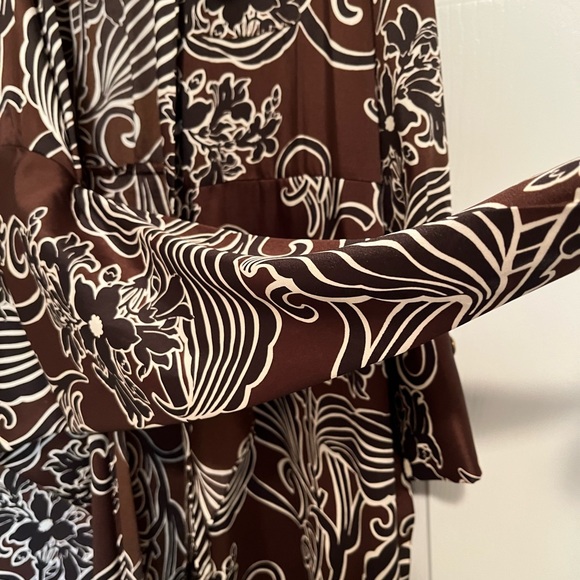 Maxi dress, lapel colar, tied self belt - Picture 4 of 5